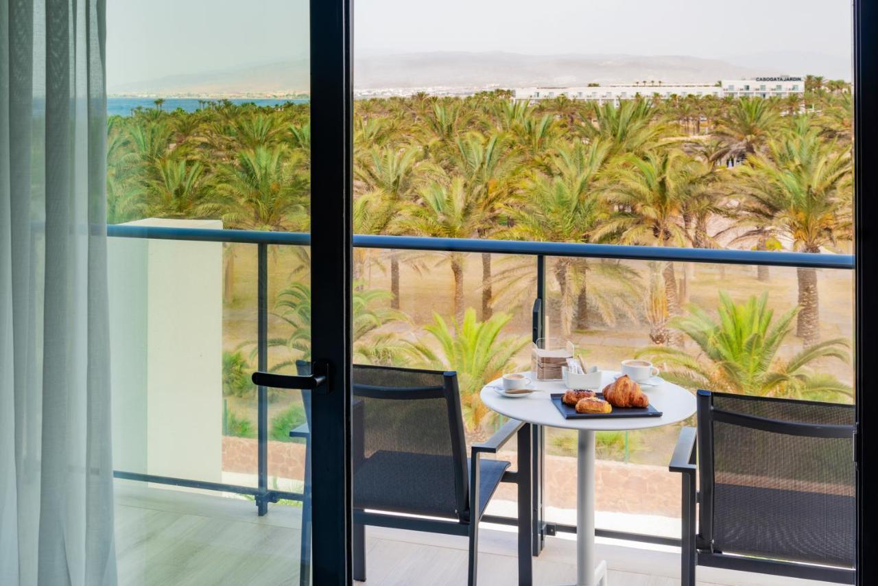 Cabogata Beach Hotel Retamar  Luaran gambar A balcony at the hotel