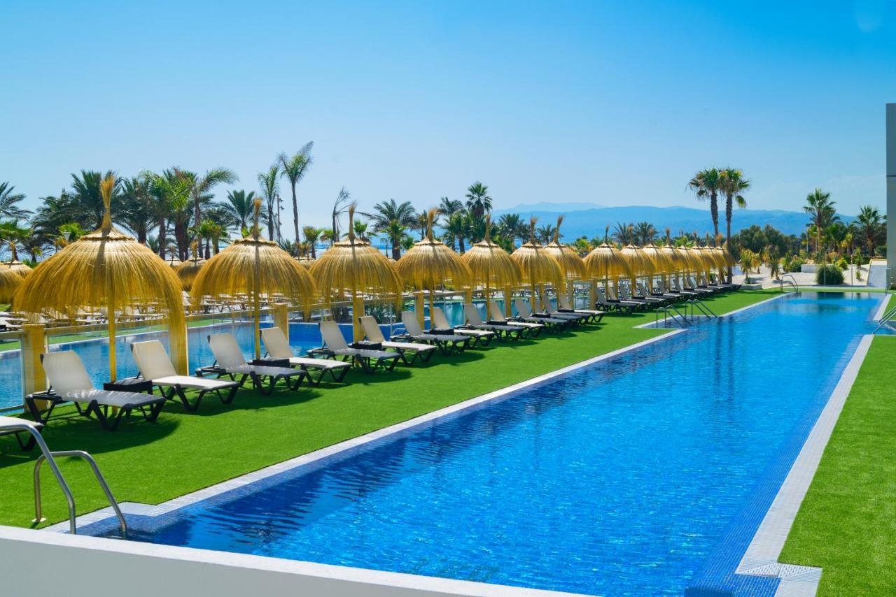 Cabogata Beach Hotel Retamar  Luaran gambar The swimming pool at the hotel