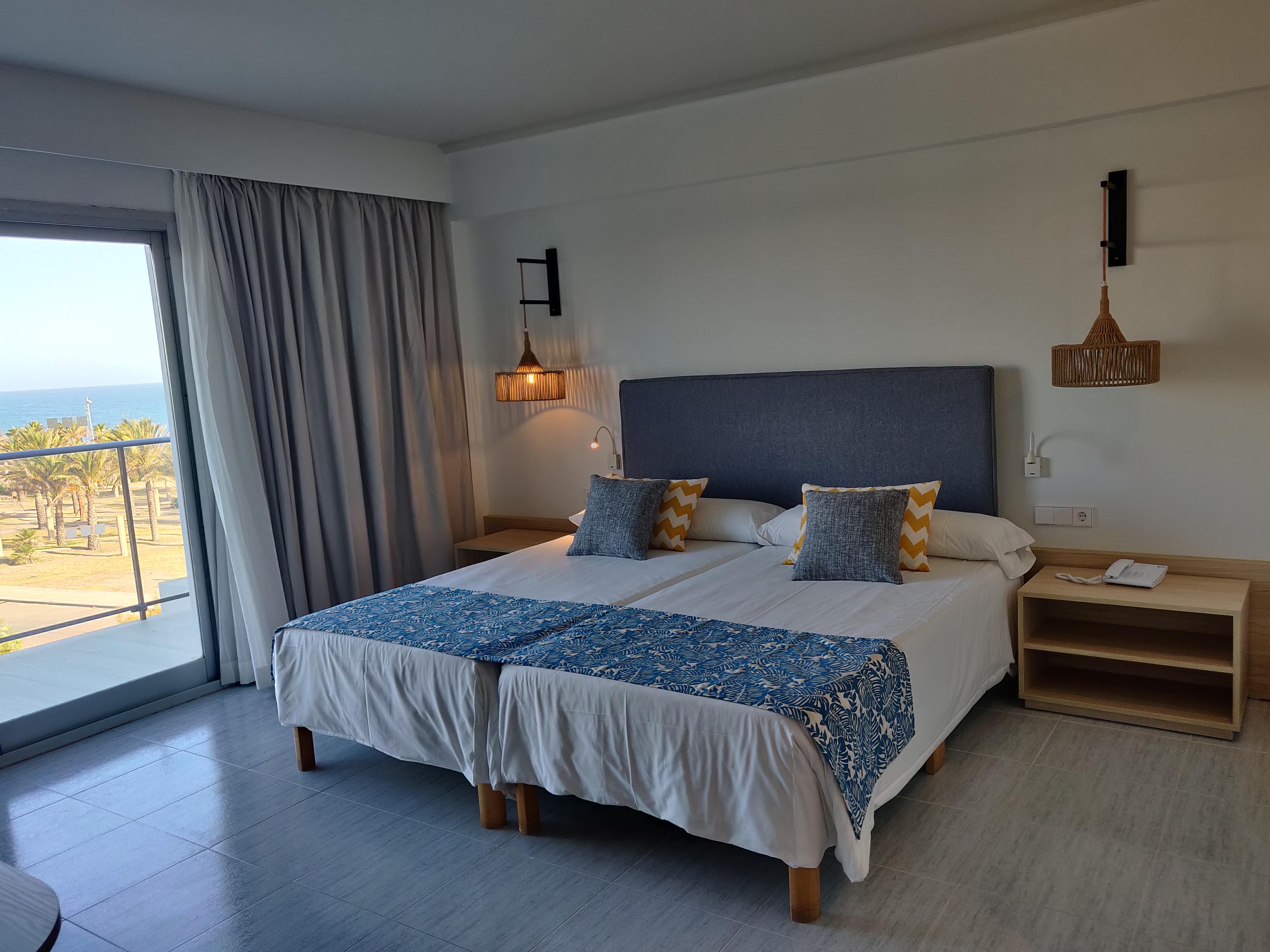 Cabogata Beach Hotel Retamar  Luaran gambar A room at the hotel
