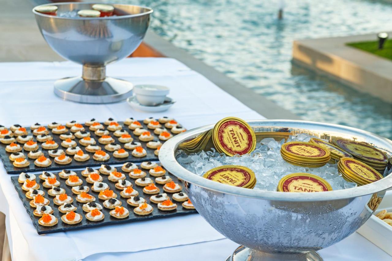 Cabogata Beach Hotel Retamar  Luaran gambar Caviar and chips at a party