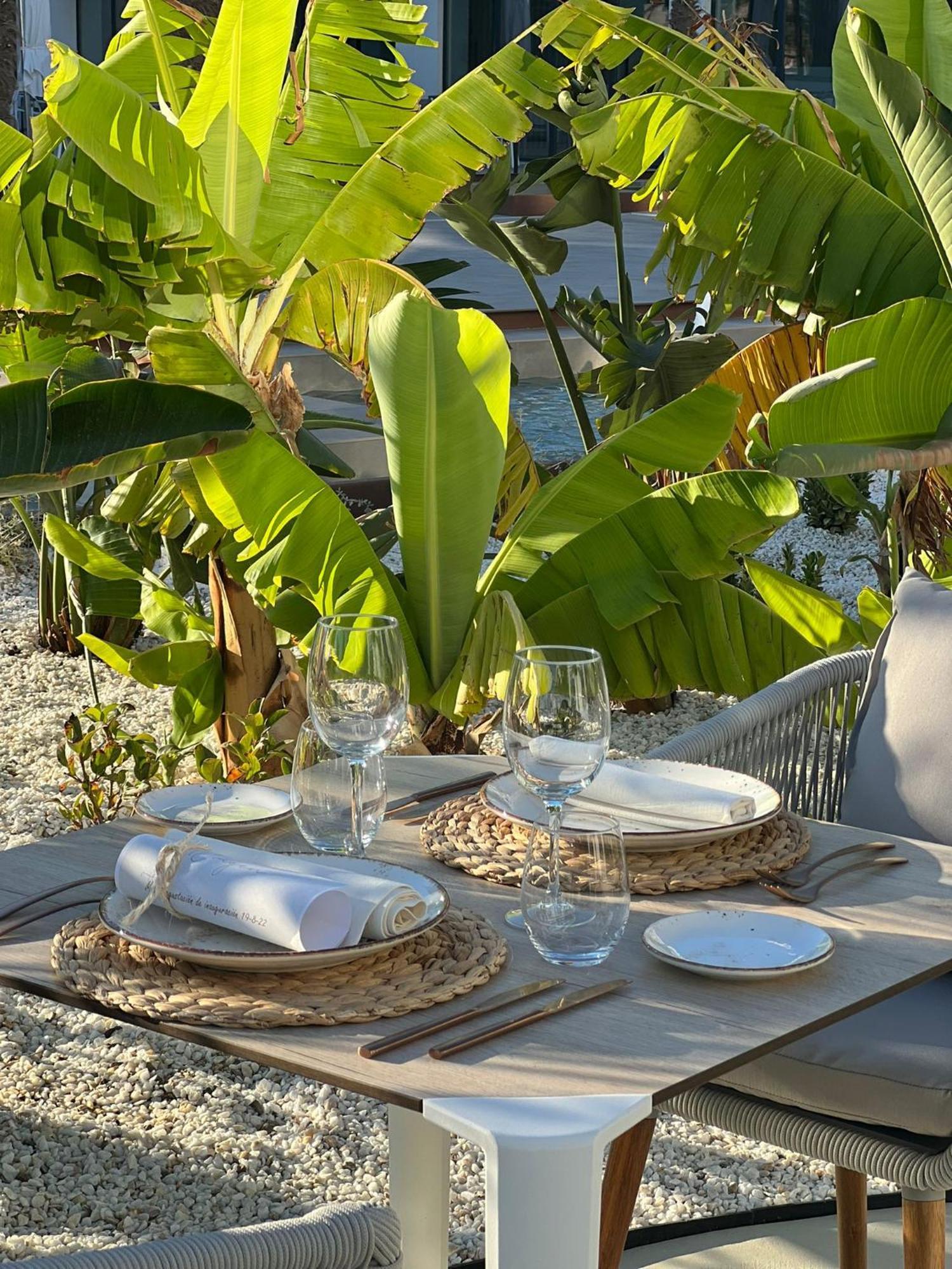 Cabogata Beach Hotel Retamar  Luaran gambar A table set for a meal